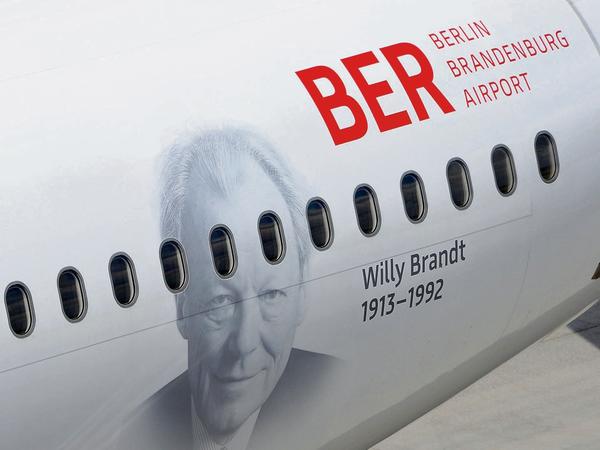 Für die geplante Eröffnung des BER im Sommer 2012 hatte Easyjet eigens einen Airbus auf Willy Brandt getauft. Einige Tage nach derkleinen Party mit Carolyn McCall und Klaus Wowereit (SPD) platzte der Termin.