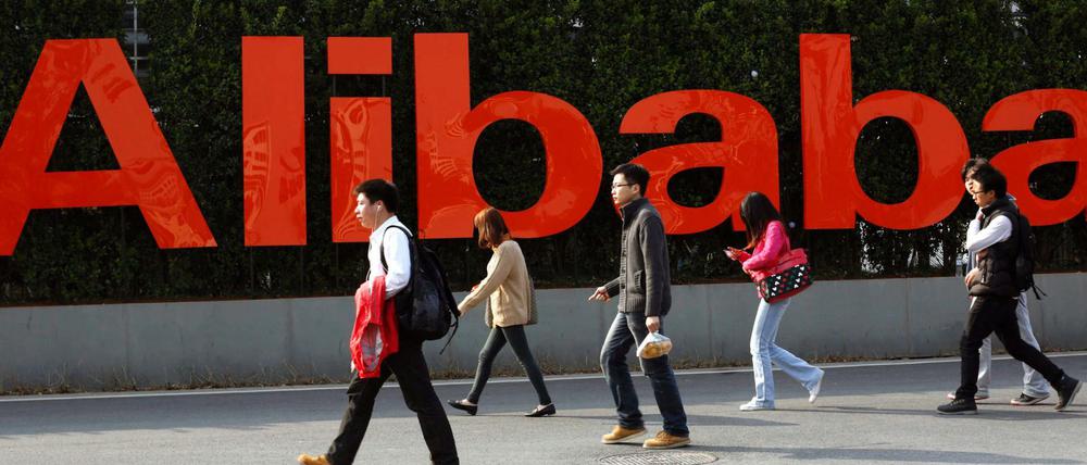 Chinas größte IT-Gruppe Alibaba, hier Mitarbeiter am Firmensitz in Hangzhou, übernimmt die Kontrolle bei der Rocket-Tochter Lazada. 