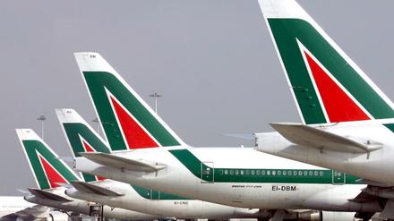 Flugzeuge der Alitalia auf dem Flughafen ´Leonardo da Vinci» in Rom. 