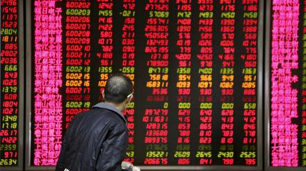 Ein Investor an der Börse in Beijing: China plant eine umfassendere Kontrolle seiner Börsen.