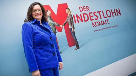 Die Bundesministerin für Arbeit und Soziales, Andrea Nahles (SPD), hat den Koalitionsvertrag umgesetzt und zum 1. Januar 2015 den Mindestlohn eingeführt. 