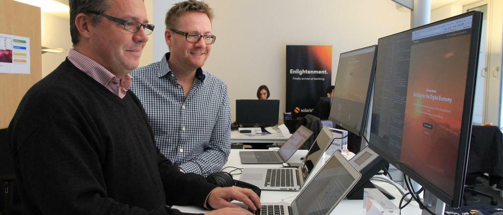 Andreas Bittner (li.) und Marko Wenthin haben in Berlin die Solaris-Bank gegründet. Ihre Kunden sind ausschließlich Start-ups und Techunternehmen.
