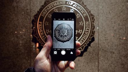 Bürgerrechtler haben ein weiteres Gerichtsverfahren ans Licht gebracht, in dem die US-Regierung von Apple Hilfe beim Entsperren eines iPhones einfordert.