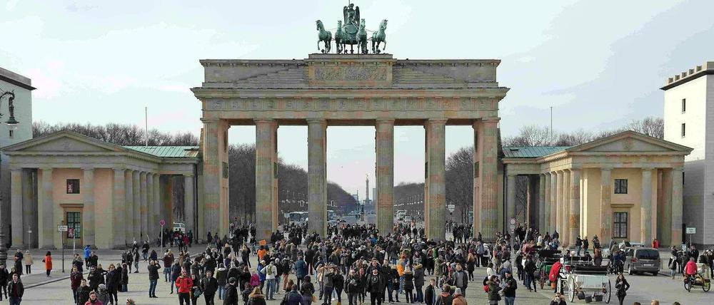 Das Brandenburger Tor in Berlin - bei Touristen beliebt.