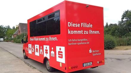 Weil sich auch in manchen Ecken von Berlin die Bankfiliale nicht mehr rechnet, setzt die Sparkasse jetzt einen Bus ein.