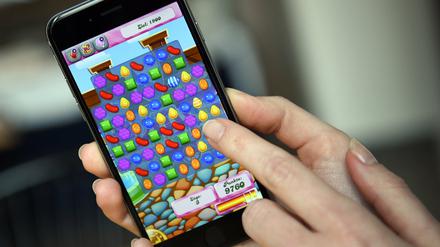 Das Spiel "Candy Crush Saga" auf einem Apple iPhone 6.