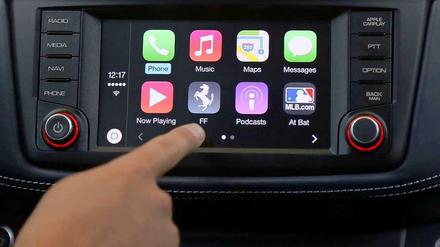 Mit Carplay hat Apple eine App-Plattform für Autos entwickelt. Ein ähnliches System hat auch Google im Angebot. Autos gelten als Hoffnung für die breite Nutzung des Internets der Dinge.