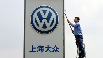 Nur eine zeitweilige Delle oder der Beginn sinkender Absätze im China? Marktführer-Volkswagen bekommt Veränderungen im Konsumverhalten zu spüren. 