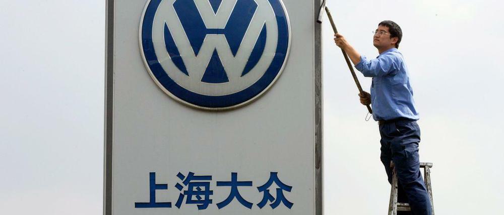 Nur eine zeitweilige Delle oder der Beginn sinkender Absätze im China? Marktführer-Volkswagen bekommt Veränderungen im Konsumverhalten zu spüren. 