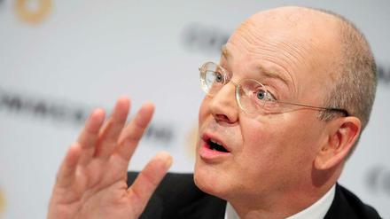 Commerzbank-Chef Martin Blessing beklagt die Papierflut durch Beratungsprotokolle.