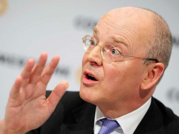 Commerzbank-Chef Martin Blessing beklagt die Papierflut durch Beratungsprotokolle.