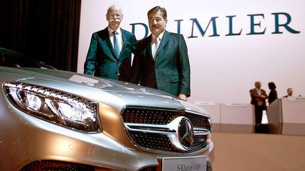 Vorstand und Aufsichtsrat. Daimler-Chef Dieter Zetsche (l.) und der Vorsitzende des Kontrollgremiums Manfred Bischoff am Mittwoch in Berlin. 