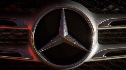 Die US-Umweltbehörde will auch die Abgas-Werte der Mercedes-Wagen prüfen.