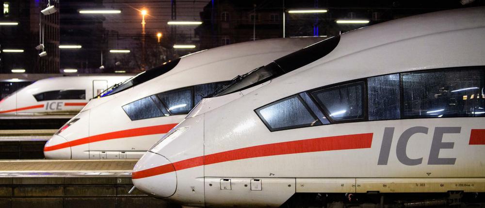Auf die Plätze, fertig, los! Auch diese ICE-Züge am Münchener Hauptbahnhof sollen in Zukunft pünktlicher abfahren.