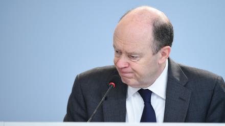 Der neue Chef der Deutschen Bank, John Cryan, räumt auf und trennt sich von Risikokunden. 