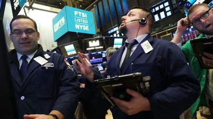 Trader am Montag an der Wall Street. Nach den immer neuen Rekorden stürzen die Aktien jetzt ab. 