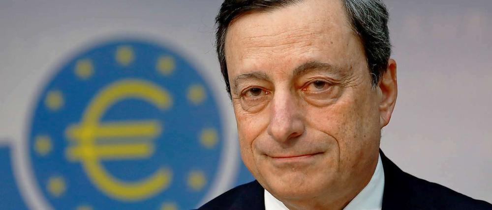 EZB-Mario Draghi erklärt den Kauf neuer Staatsanleihen durch die Notenbank.