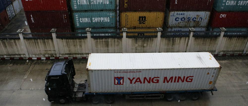Container am internationalen Hafen in Myanmars Hauptstadt Rangun.