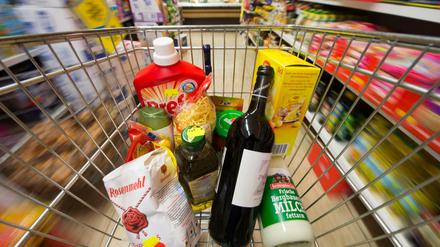 Probieren oder schon beim Einkauf die Ware essen und erst später zahlen? Nicht alles ist rechtlich erlaubt im Supermarkt.