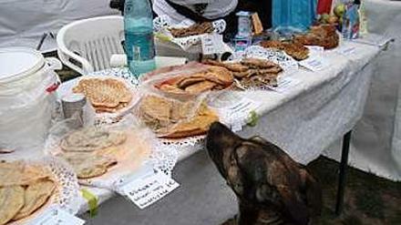 Gefundenes Fressen: Geschehen auf dem Markt in Berlin-Pankow, geahndet von den Lebensmittelkontrolleuren.