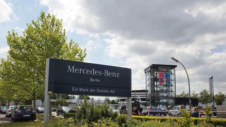 Am Eingang des Mercedes-Werkes in Berlin-Marienfelde: Das Werk soll ein Hightech-Standort werden. 