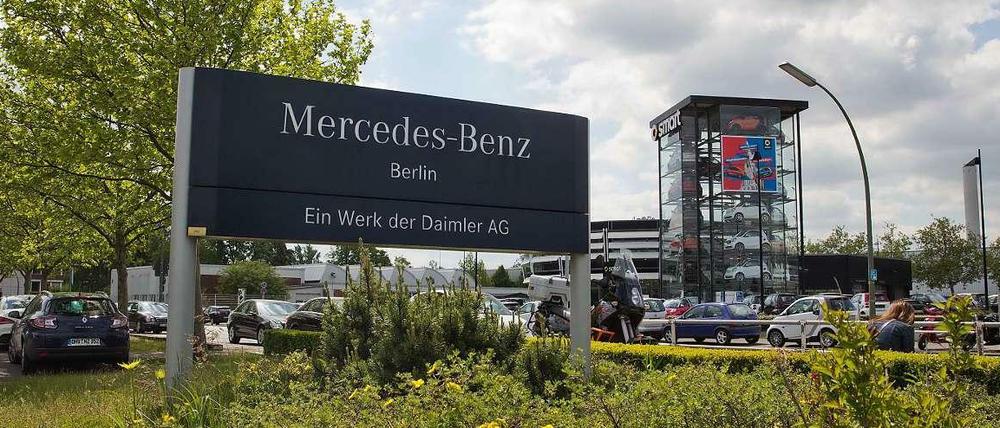 Am Eingang des Mercedes-Werkes in Berlin-Marienfelde: Das Werk soll ein Hightech-Standort werden. 