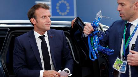 Frankreichs Präsident Emmanuel Macron kommt am Dienstag beim EU-Gipfel in Brüssel an.