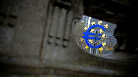 Damit hatten Experten nicht gerechnet: Die EZB senkt den Leitzins für den Euro-Raum auf den tiefsten Stand.