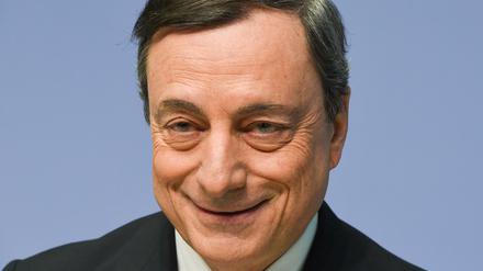 Mario Draghi, Präsident der Europäischen Zentralbank (EZB), lächelt bei seiner Pressekonferenz.