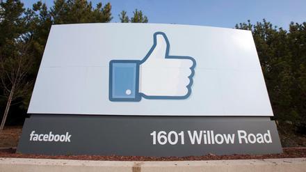 Vor den Facebook-Headquarters in Menlo Park (Kalifornien).