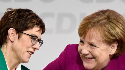 Der CDU Parteivorsitz: Einst hielt ihn Angela Merkel inne, nun übernimmt Annegret Kramp-Karrenbauer. 