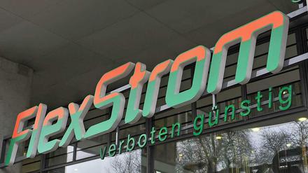"Verboten günstig" - so warb Flexstrom über dem Eingang des Firmensitzes in Berlin.