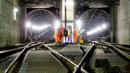 Wie sieht die Mobilität der Zukunft aus? Darüber denkt Konzernchef Rüdiger Grube verstärkt nach. Das Foto zeigt einen S-Bahntunnel in Frankfurt am Main.