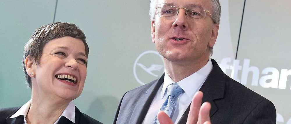 Bilanz. Lufthansa-Vorstandsvorsitzender Christoph Franz und Finanzvorstand Simone Menne stellten am 14. März die Jahresergebnisse der Fluggesellschaft in Frankfurt am Main vor. für 2012 vor. Der "Spirit" der Mitarbeiter sei gut, sagte Franz. 
