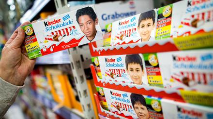 Kinderbilder der deutschen Nationalspieler zieren die Verpackungen von Kinder-Schokolade. 