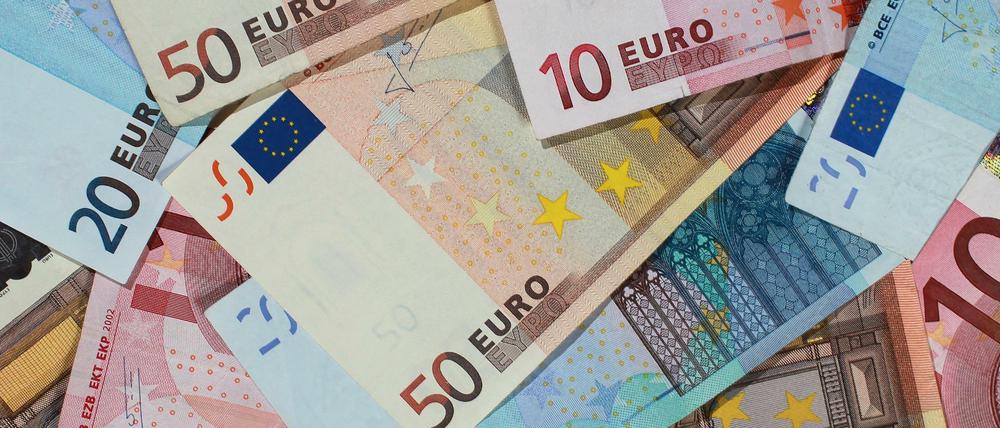Bis zu 552 Euro mehr im Jahr: Gutverdiener bekommen die Sozialbeiträge erhöht. 