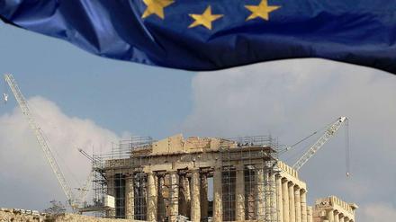 Die EU hat die Wachstumsprognose für Griechenland um ganze zwei Prozentpunkte gesenkt.