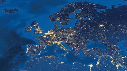 Auf der Satellitenkarte ist Europa ein Strommarkt ohne Grenzen – die Wirklichkeit sieht aber noch anders aus. 