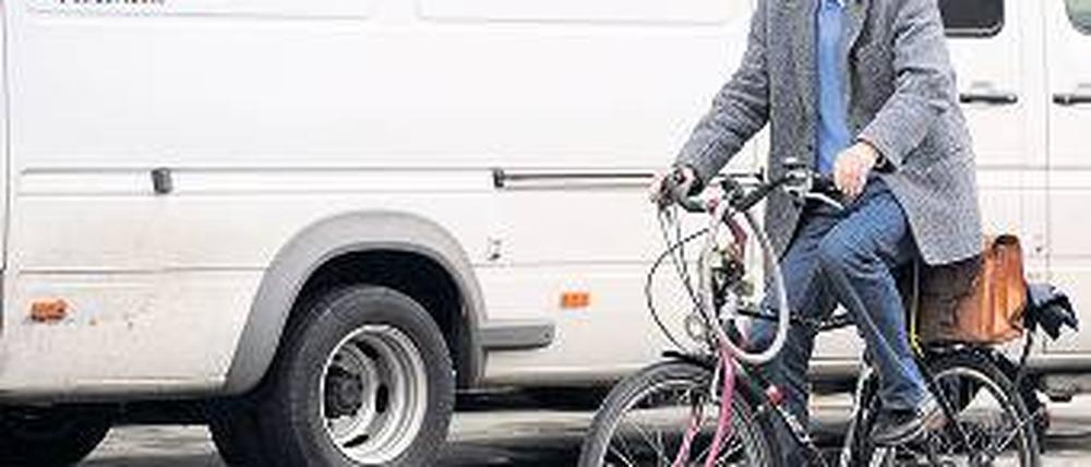 Vorbild. Hans-Christian Ströbele von den Grünen fährt per Rad zur Arbeit.Foto: dpa