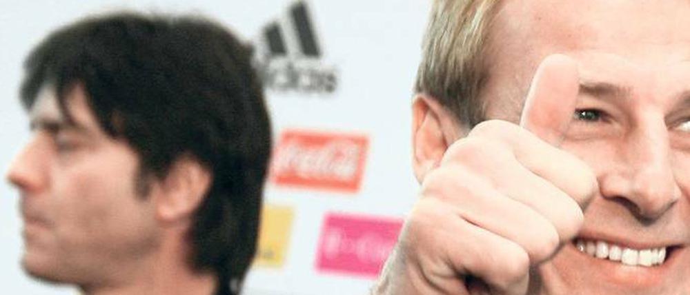 Vom Hintergrund in den Vordergrund. Als der Chef-Nationaltrainer Jürgen Klinsmann ging, übernahm Joachim Löw die Stelle. 