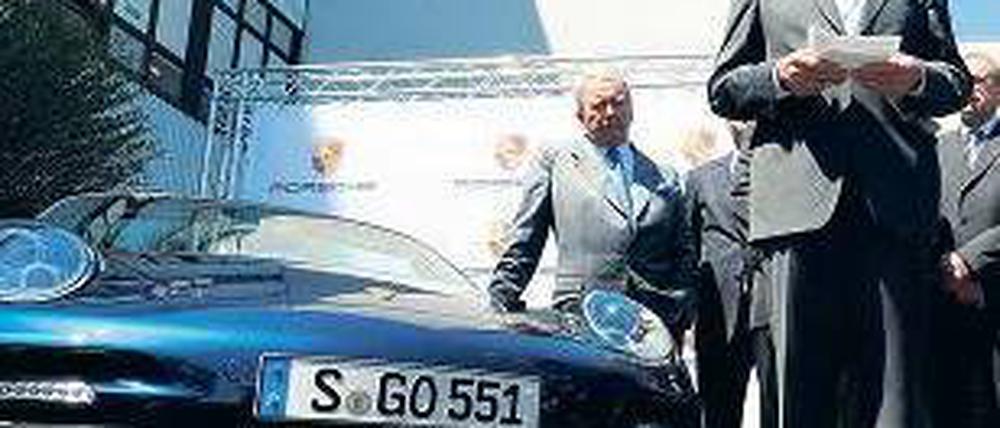 Antrittsbesuch. Der grüne Regierungschef Kretschmann gibt Porsche die Ehre.Foto: dpa