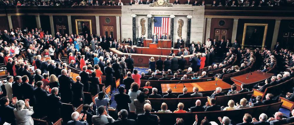 The Show must go on. Der US-Präsident verkündete im Repräsentantenhaus, wie er die Wirtschaft ankurbeln will. Foto: Reuters