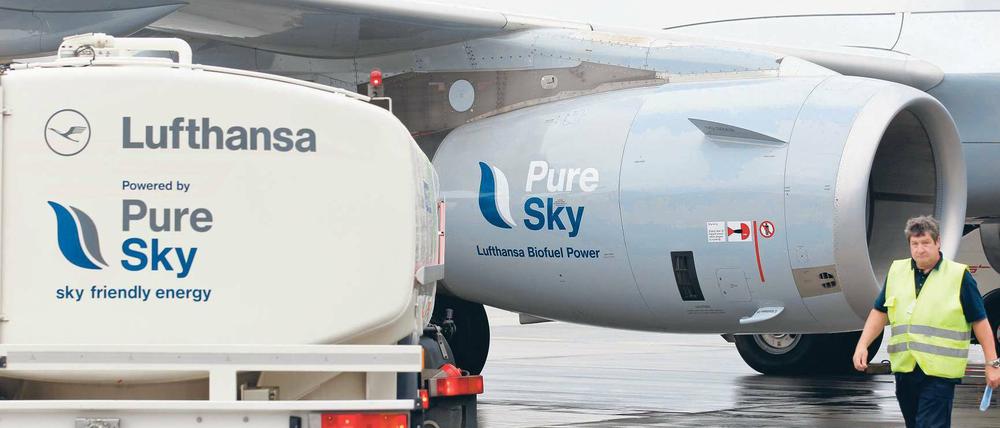 Vorreiter aus Deutschland. Als erste Fluggesellschaft weltweit setzt die Lufthansa Biokraftstoff im Linienbetrieb ein. Foto: dpa