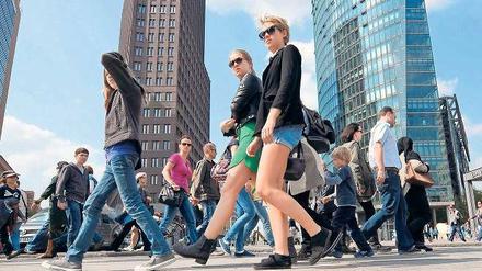 Anziehungspunkt. Die Zahl der Hauptstadt-Touristen steigt seit Jahren. Auch der Potsdamer Platz ist bei Touristen sehr beliebt.