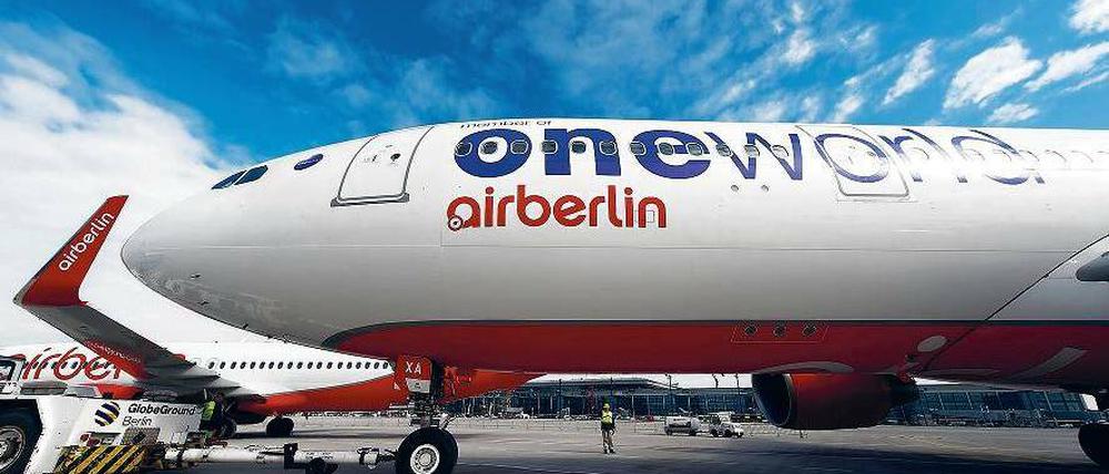 Klagegrund. Wäre BER offen, würden neue Oneworld-Airlines nach Berlin kommen und Air Berlin neue Kunden bescheren, argumentiert die Gesellschaft. Foto: dapd