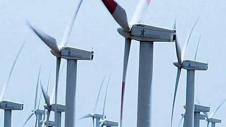 Windpark in Tanger. Die Windräder an der marokkanischen Küste sind Teil des Energienetzwerks, das Desertec knüpfen will. Marokko spielt bei diesen Plänen eine große Rolle. Foto: pa/dpa