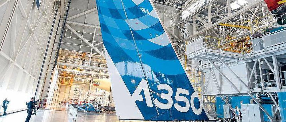 Ein Airbus A 350 besteht zu 50 Prozent aus hochwertigen Textilfasern. Unser Bild zeigt die Fertigung in Südfrankreich. Foto: dpa