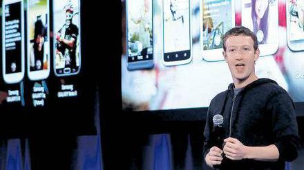 Becker-Faust. Facebook-Gründer Mark Zuckerberg gelingt mit seinem Unternehmen der Wechsel ins mobile Internet. 