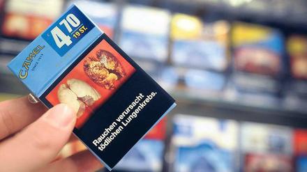 Risiko Rauchen. Auf 65 Prozent der Zigaretten-Verpackungen müssen in der EU künftig Schockbilder gezeigt werden.