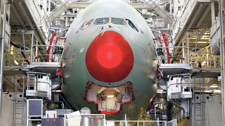 Im Bau. Airbus hat mit 150 offenen Bestellungen für den A380 rein rechnerisch volle Auftragsbücher für die nächsten fünf Jahre.